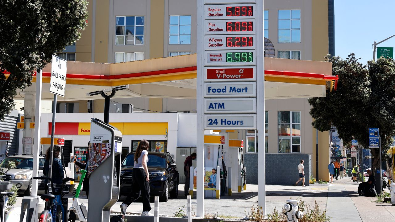 Estados Unidos autoriza temporalmente la venta de petróleo iraní varado en el mar Imagen principal de Estados Unidos autoriza temporalmente la venta de petróleo iraní varado en el mar