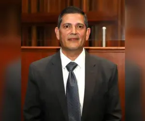 Wagner Vallecillo viendo al frente