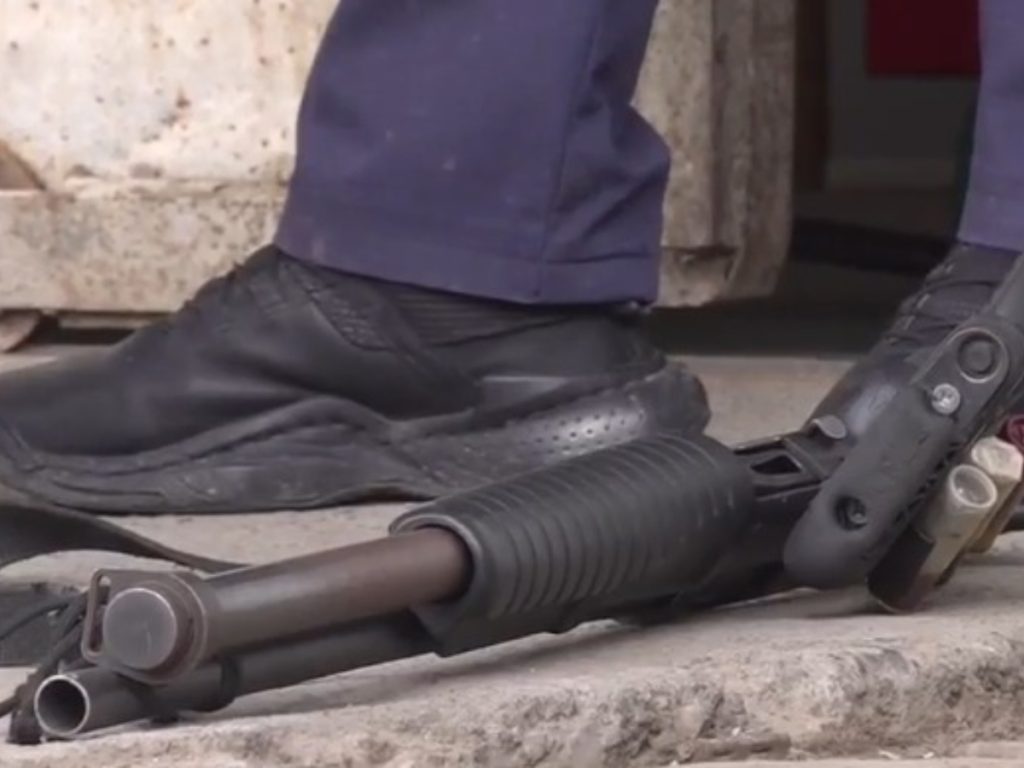 Foto del arma con la que el guardia mató al hijo del dueño de una tienda china