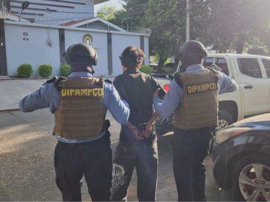 Imagen de ¿De qué delitos se le acusa? Así fue la caída de 'Peso Pluma' con arma de alto poder en La Lima