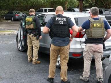 Imagen de ICE en Miami lidera arrestos migratorios con 120 al día tras retorno de Trump