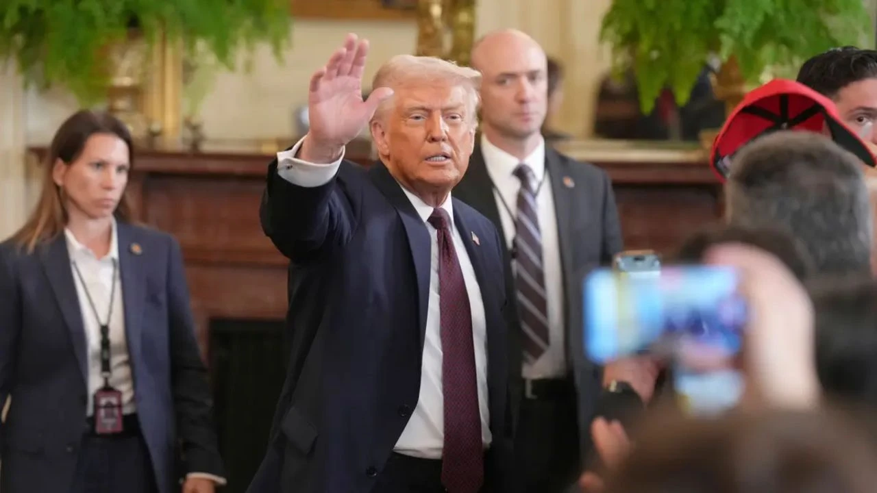 Imagen de Trump cree que puede llegar a un acuerdo con Irán el lunes o 'volarlo todo'