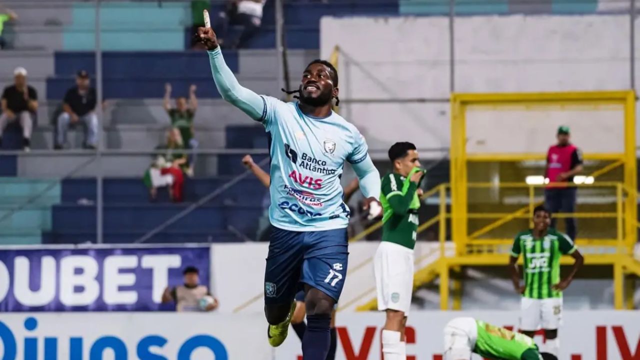 Imagen de Marathón le va ganando a Génesis por la jornada 19