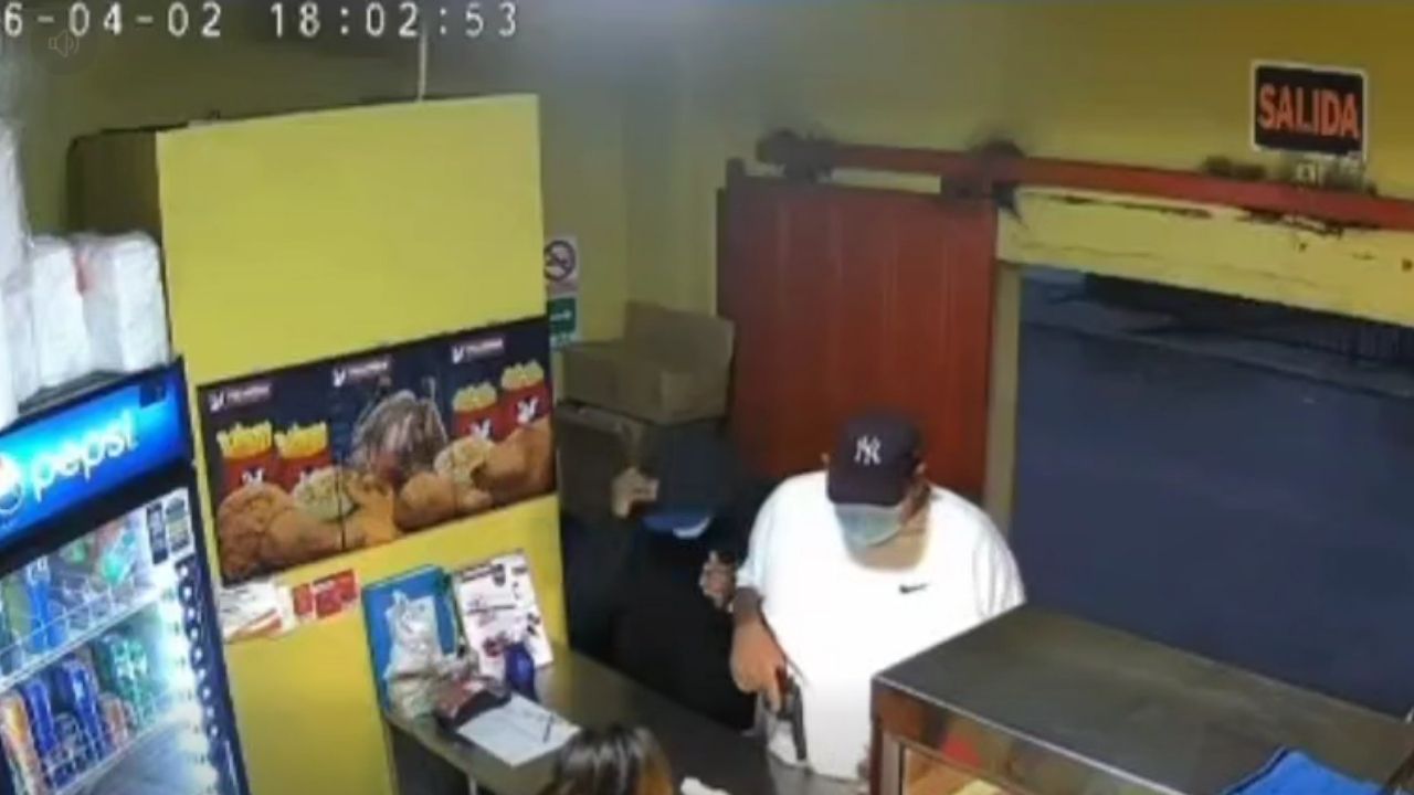 Imagen de VIDEO: 'Poneme dos pollos', así fue el asalto en pollera de Tegucigalpa