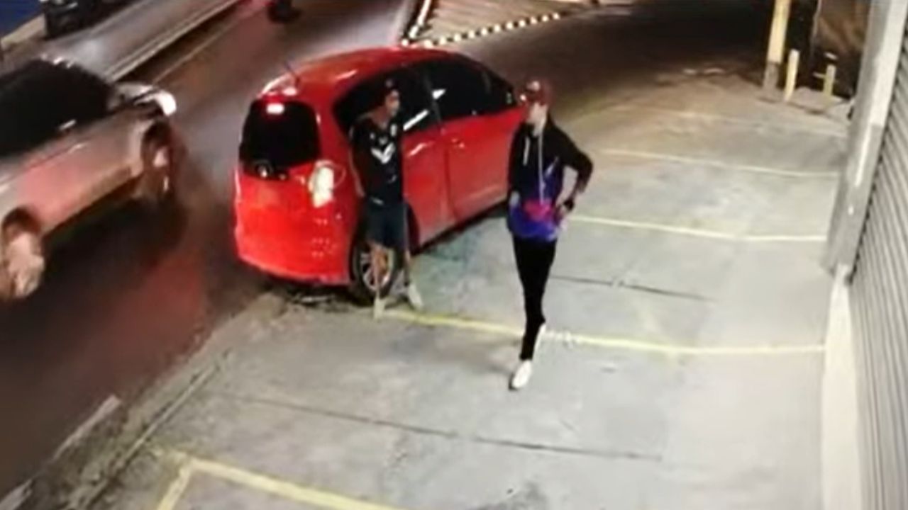 Imagen de Hombres se bajan de un vehículo sin placas y asaltan a mujeres en la colonia Humuya