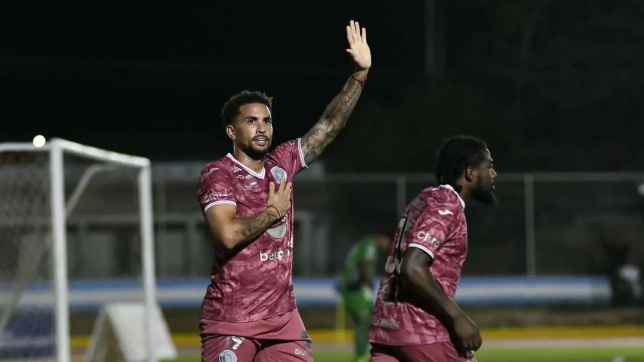 Imagen de Inicia el partido Motagua vs Juticalpa FC en el 'Chelato Uclés'