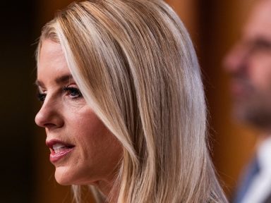 Imagen de Exfiscal general de Trump desafía al Congreso: no comparecerá por caso Epstein