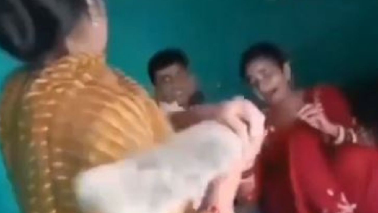 Imagen de VIDEO: Así castigó suegra a su nuera recién casada por no levantarse temprano