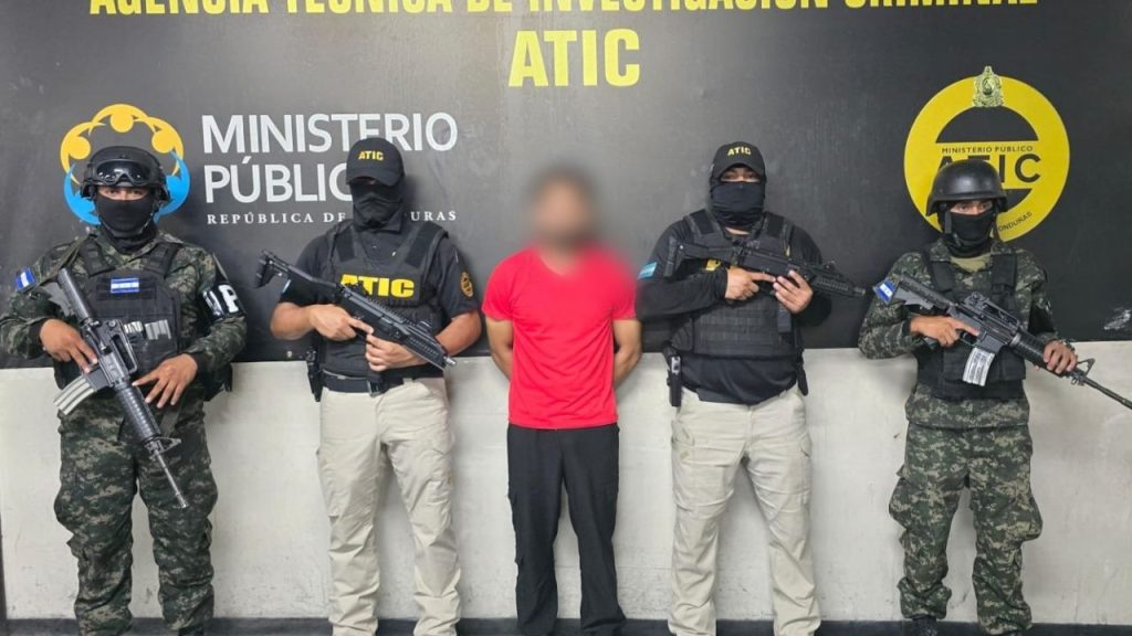 Instructor de gimnasio detenido.