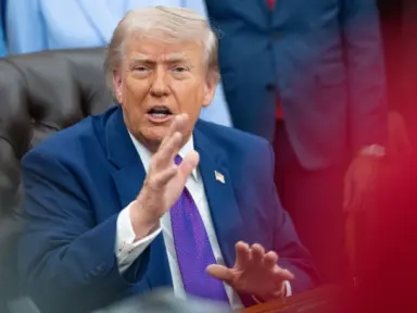 Imagen de EE. UU. e Irán negocian últimos detalles del pacto para reabrir estrecho de Ormuz: Trump
