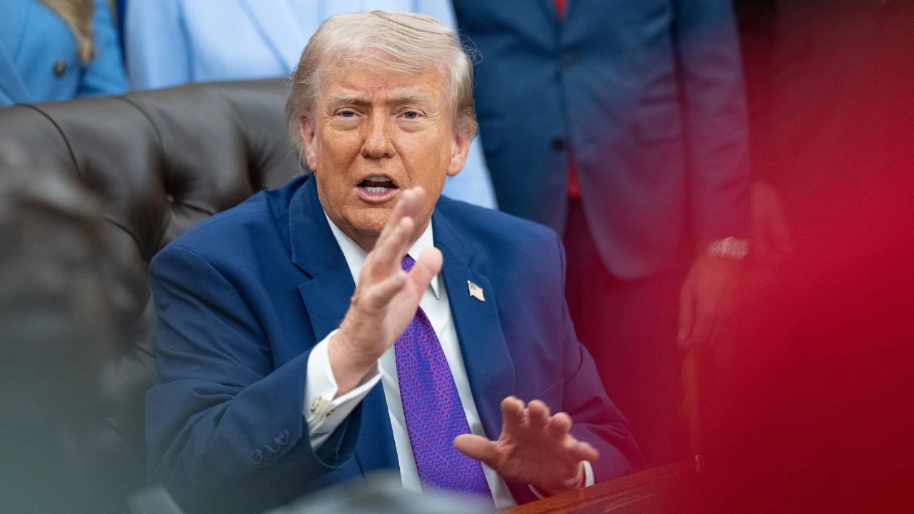 EE. UU. e Irán negocian últimos detalles del pacto para reabrir estrecho de Ormuz: Trump Imagen principal de EE. UU. e Irán negocian últimos detalles del pacto para reabrir estrecho de Ormuz: Trump