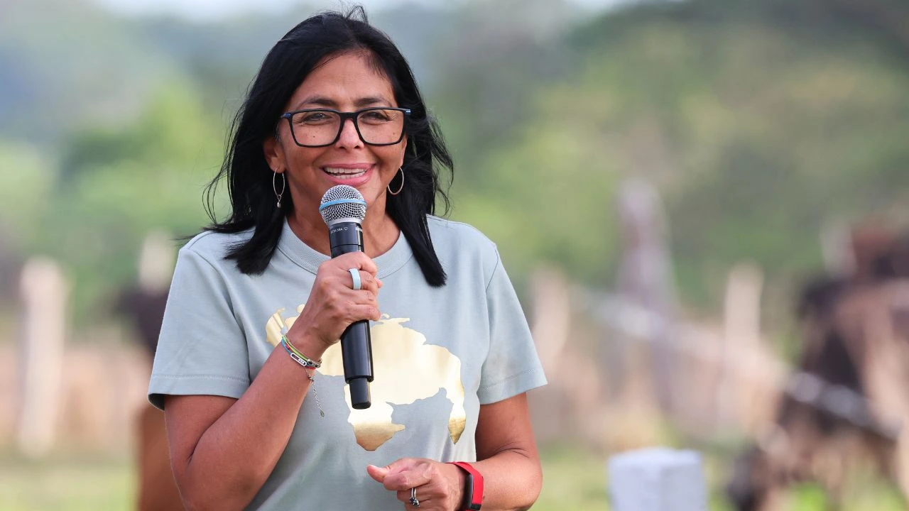 Delcy Rodríguez viajará a la India por acuerdos petroleros, afirma Marco Rubio Imagen principal de Delcy Rodríguez viajará a la India por acuerdos petroleros, afirma Marco Rubio
