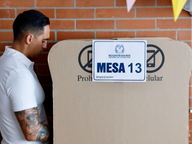 Imagen de Colombia vota en primera vuelta para elegir al sucesor del presidente Gustavo Petro