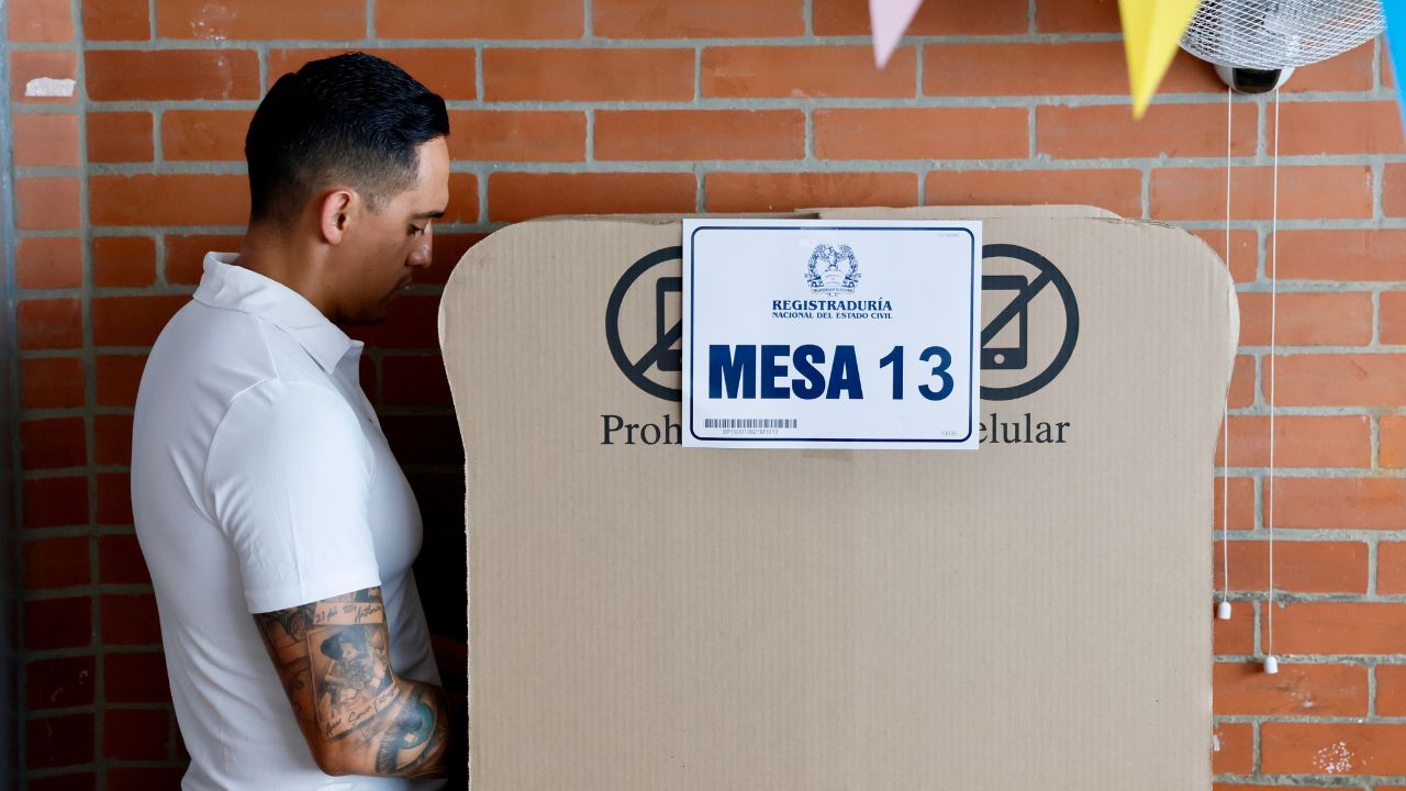 Imagen de Colombia vota en primera vuelta para elegir al sucesor del presidente Gustavo Petro