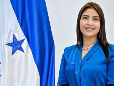 Imagen de Directora de Educación en Lempira se defiende tras exigir ser llamada 'Magíster'