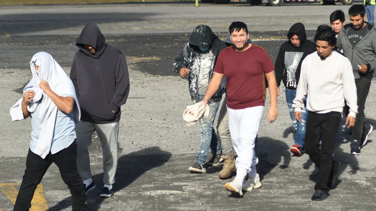 ICE busca imponer multas de 18 mil dólares a migrantes con orden de deportación Imagen principal de ICE busca imponer multas de 18 mil dólares a migrantes con orden de deportación