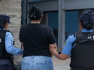 Imagen de Cae mujer en Yoro por estafar a ciudadana con falso premio de L50 mil: Así operaba