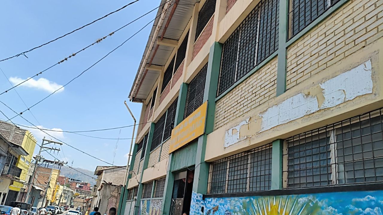 Imagen de Tragedia en celebración del Día de la Madre: mujer fallece durante actos escolares
