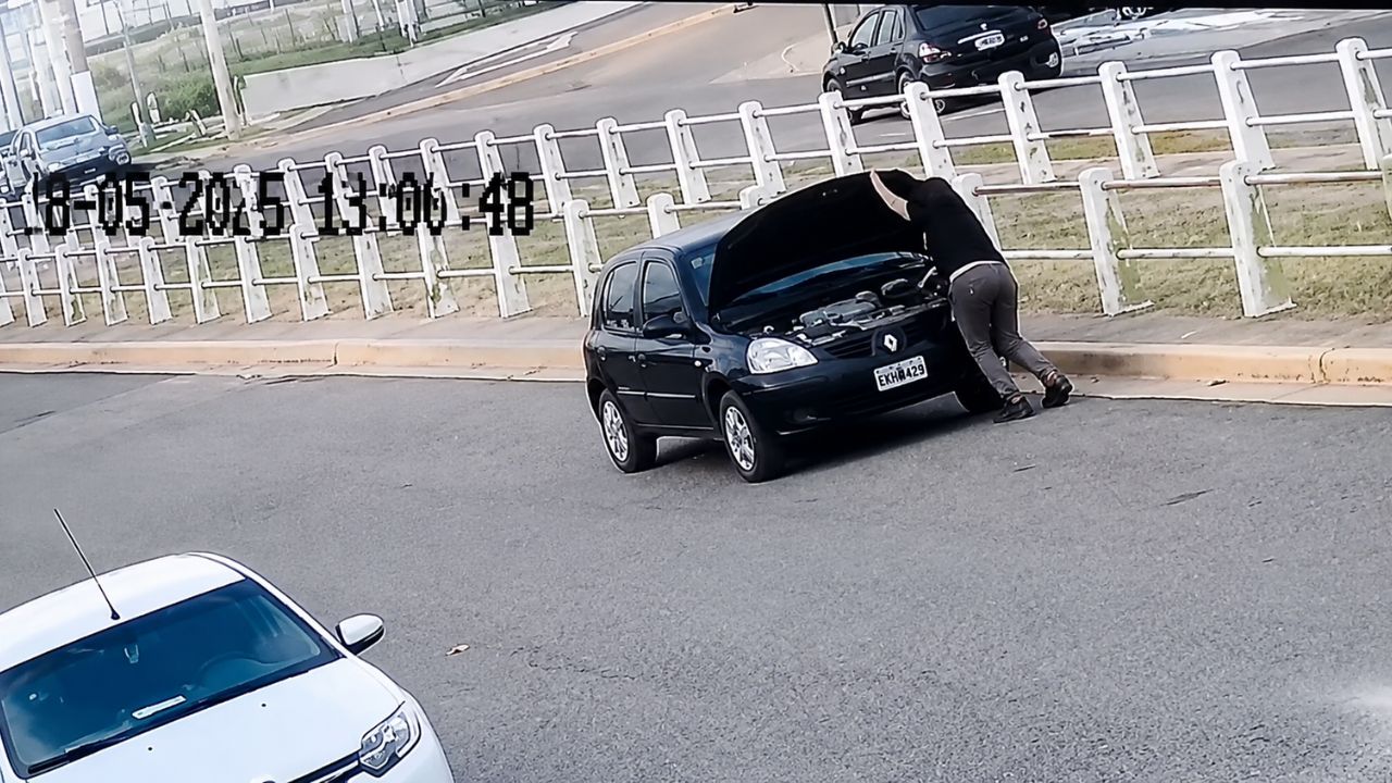 Imagen de Video capta momento cuando mujer es atropellada por su propio vehículo