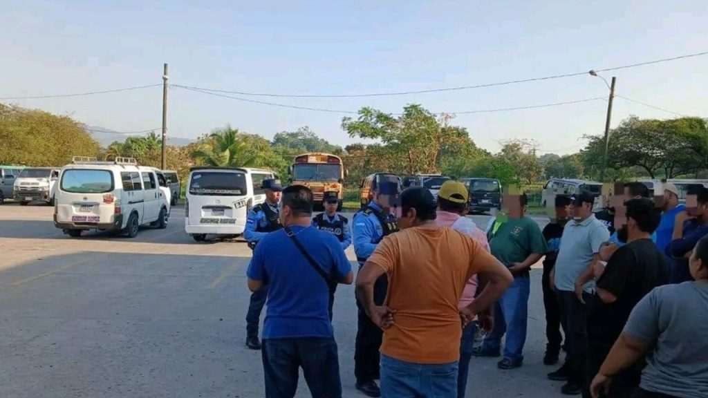 Foto de una ruta paralizada tras amenazas del Tren de Aragua