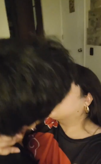 Captura de pantalla de un video de Corxea con Kathisma chilena, quienes se hicieron viral por un clip filtrado en Twitter y Telegram
