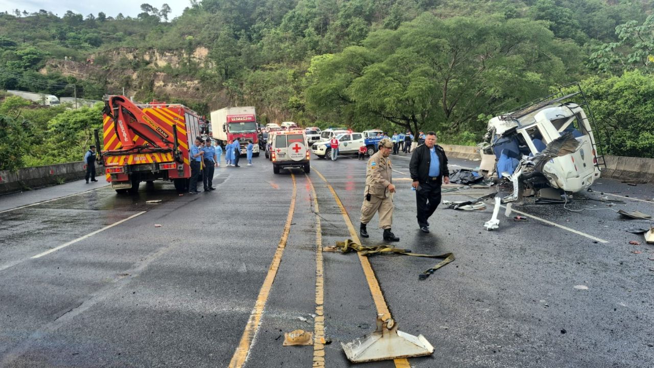 Revelan nombres de víctimas e hipótesis de accidente en la Cuesta El Rodeo Imagen principal de Revelan nombres de víctimas e hipótesis de accidente en la Cuesta El Rodeo