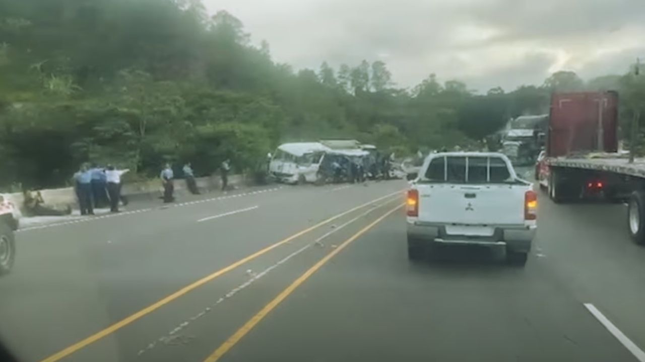 Vídeo: Policías muertos y heridos deja accidente de tránsito en la Cuesta El Rodeo Imagen principal de Vídeo: Policías muertos y heridos deja accidente de tránsito en la Cuesta El Rodeo