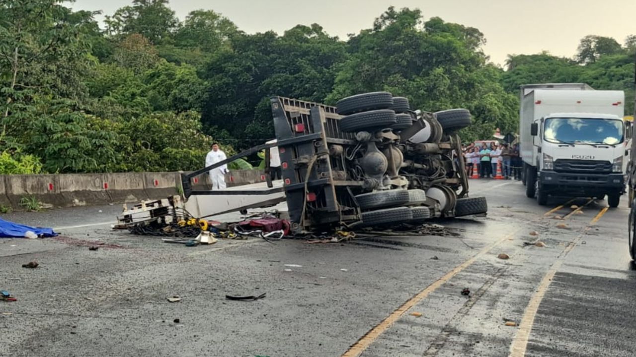 Imagen de Accidente en El Rodeo: Por cuatro delitos mandan a prisión a conductor de grúa