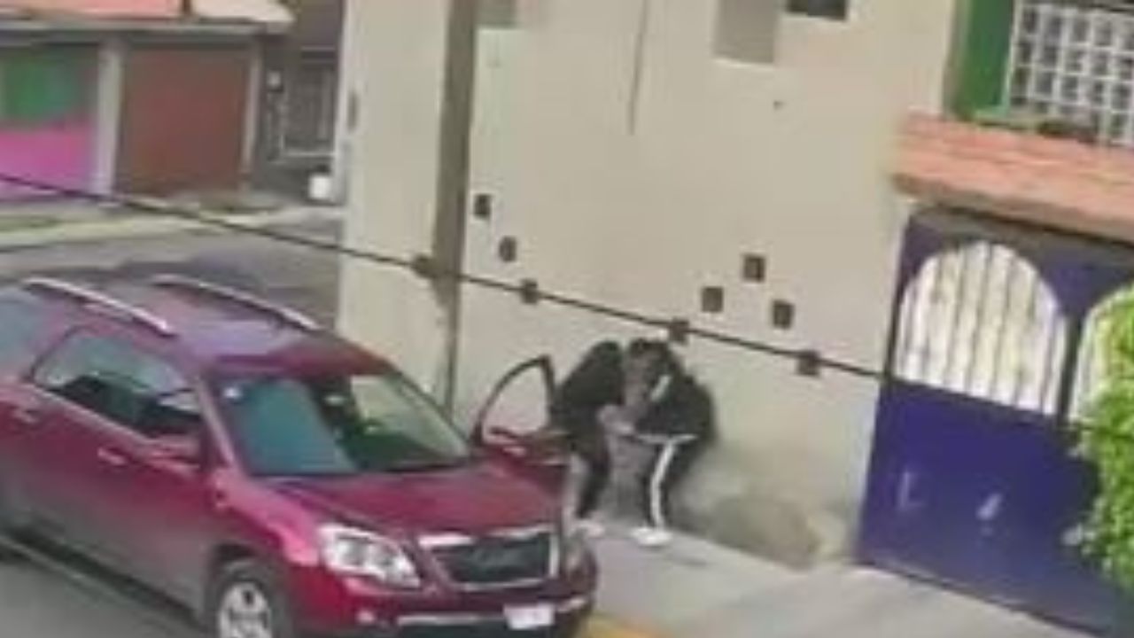 Graban cuando conductor toca indebidamente a estudiante mientras iba para el colegio Imagen principal de Graban cuando conductor toca indebidamente a estudiante mientras iba para el colegio
