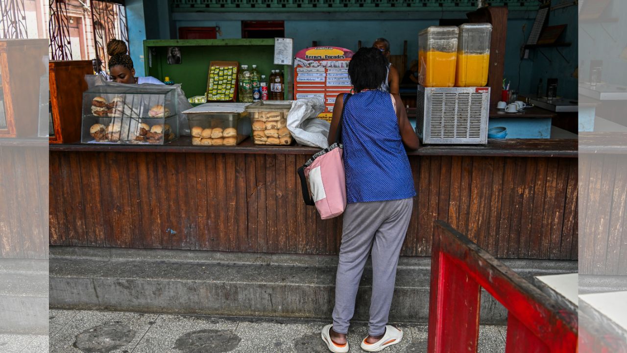 Cuba aprueba paquete de reformas de libre mercado en un giro económico sin precedentes Imagen principal de Cuba aprueba paquete de reformas de libre mercado en un giro económico sin precedentes