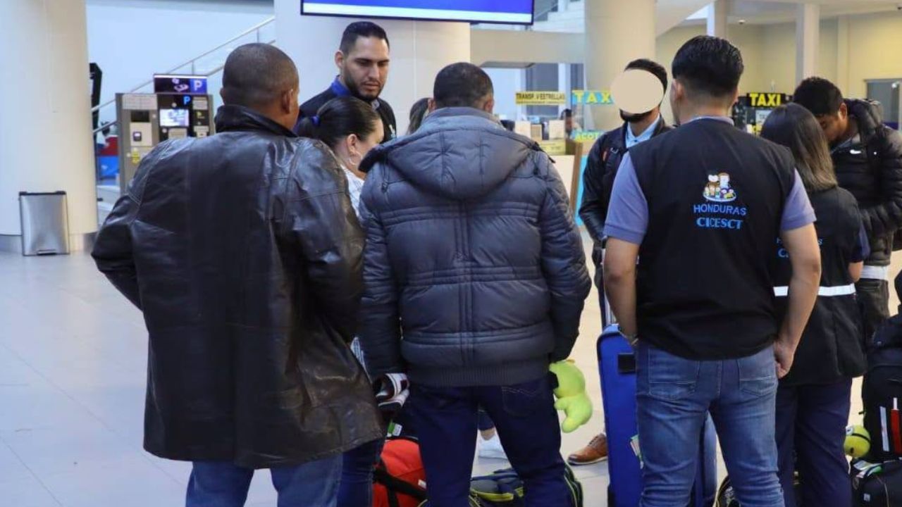 Hondureños regresan de Rusia: son agricultores pero los querían mandar a la guerra Imagen principal de Hondureños regresan de Rusia: son agricultores pero los querían mandar a la guerra