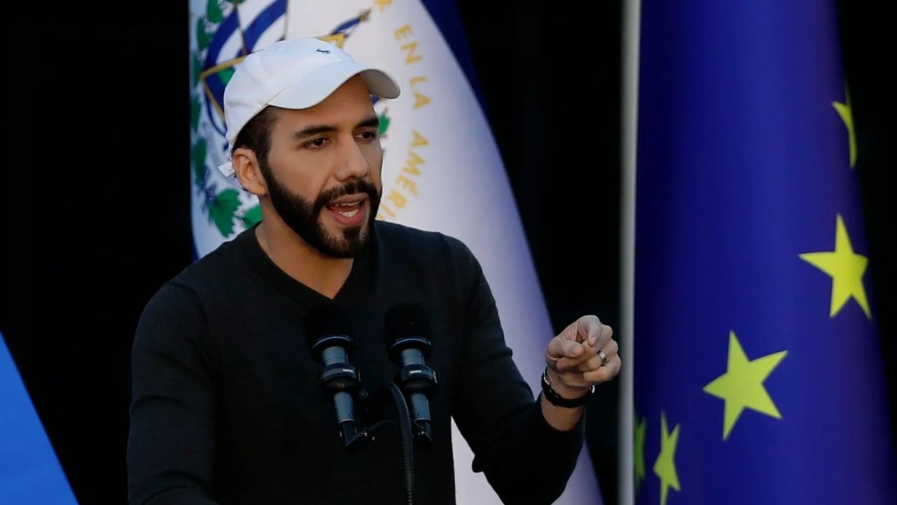 Diputada opositora: 'Solo el pueblo puede salvar a El Salvador de la dictadura de Bukele' Imagen principal de Diputada opositora: 'Solo el pueblo puede salvar a El Salvador de la dictadura de Bukele'
