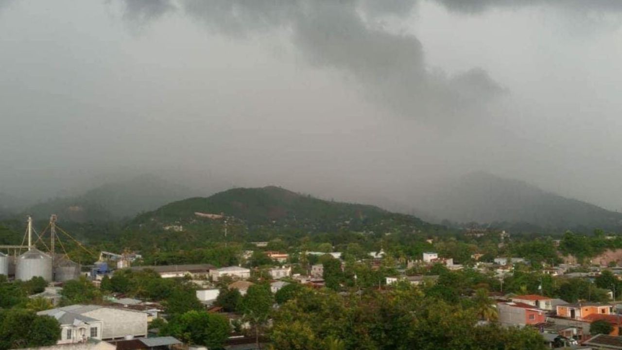 Prepárese: vaguada provocará lluvias y actividad eléctrica intensa este miércoles Imagen principal de Prepárese: vaguada provocará lluvias y actividad eléctrica intensa este miércoles