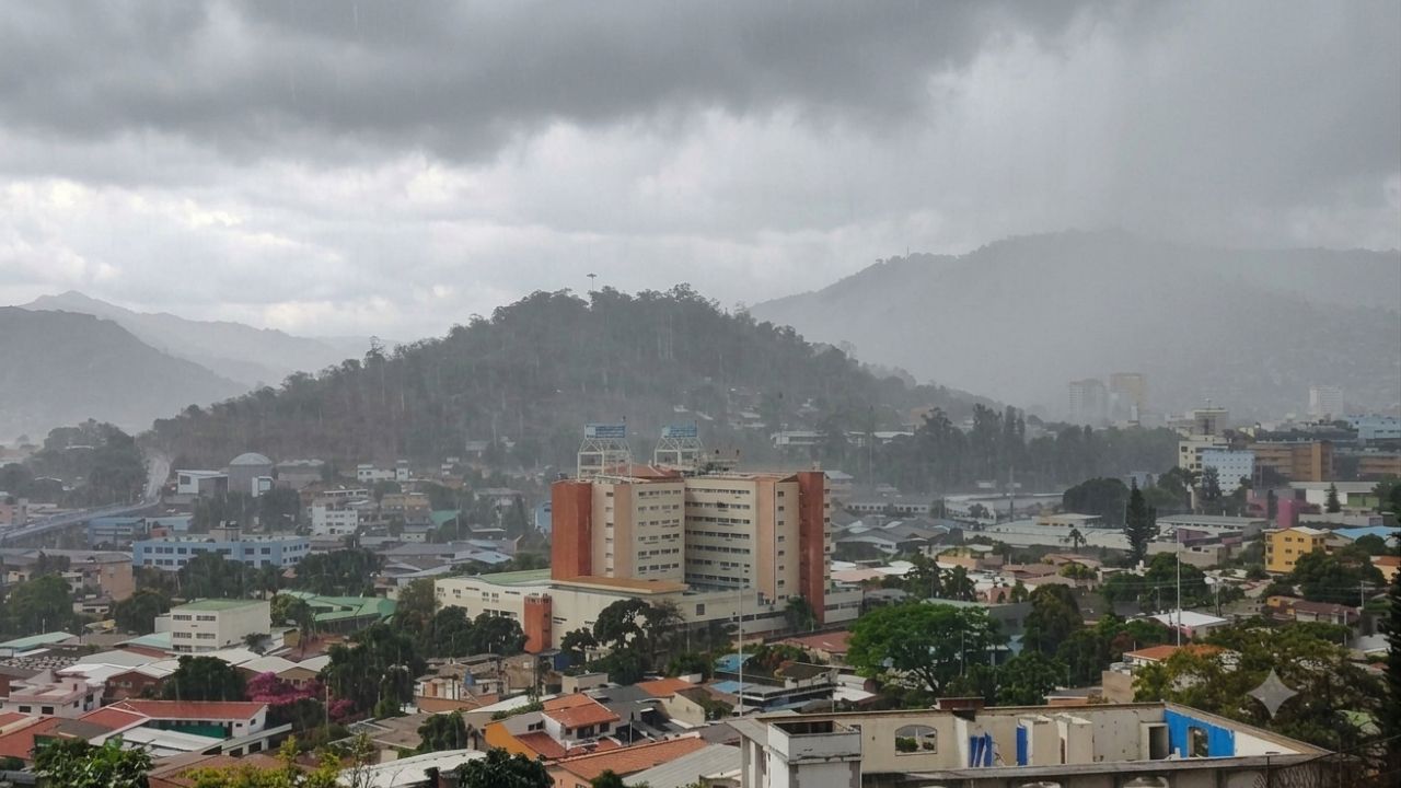 Anticipan hasta cuando dejaría lluvias el paso de onda tropical sobre Honduras Imagen principal de Anticipan hasta cuando dejaría lluvias el paso de onda tropical sobre Honduras