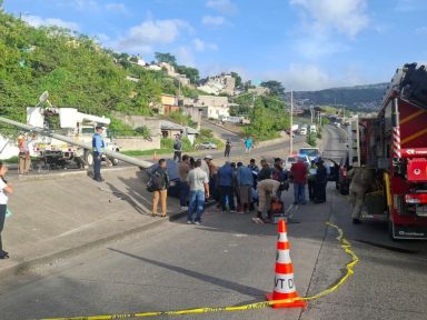 Imagen de Accidente fatal: mujer muere tras chocar con un poste en el anillo periférico