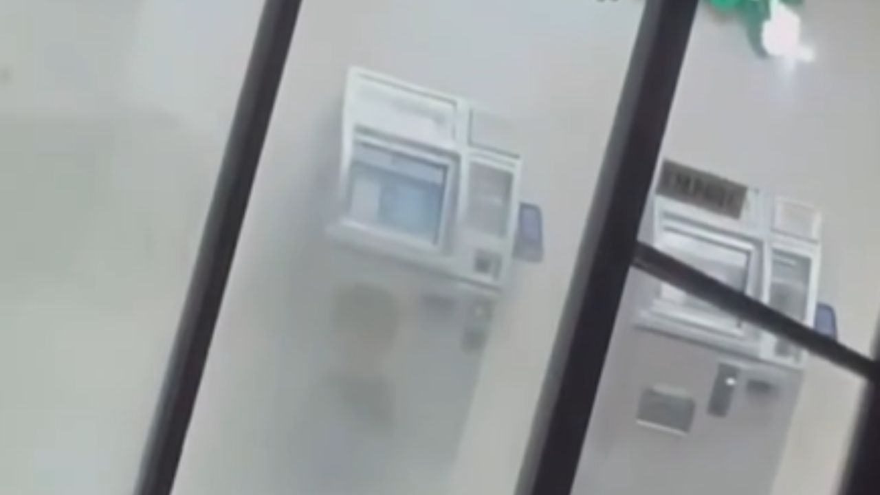 ¿Actividad paranormal? Imagen de un 'niño fantasma' en cajero causa revuelo Imagen principal de ¿Actividad paranormal? Imagen de un 'niño fantasma' en cajero causa revuelo