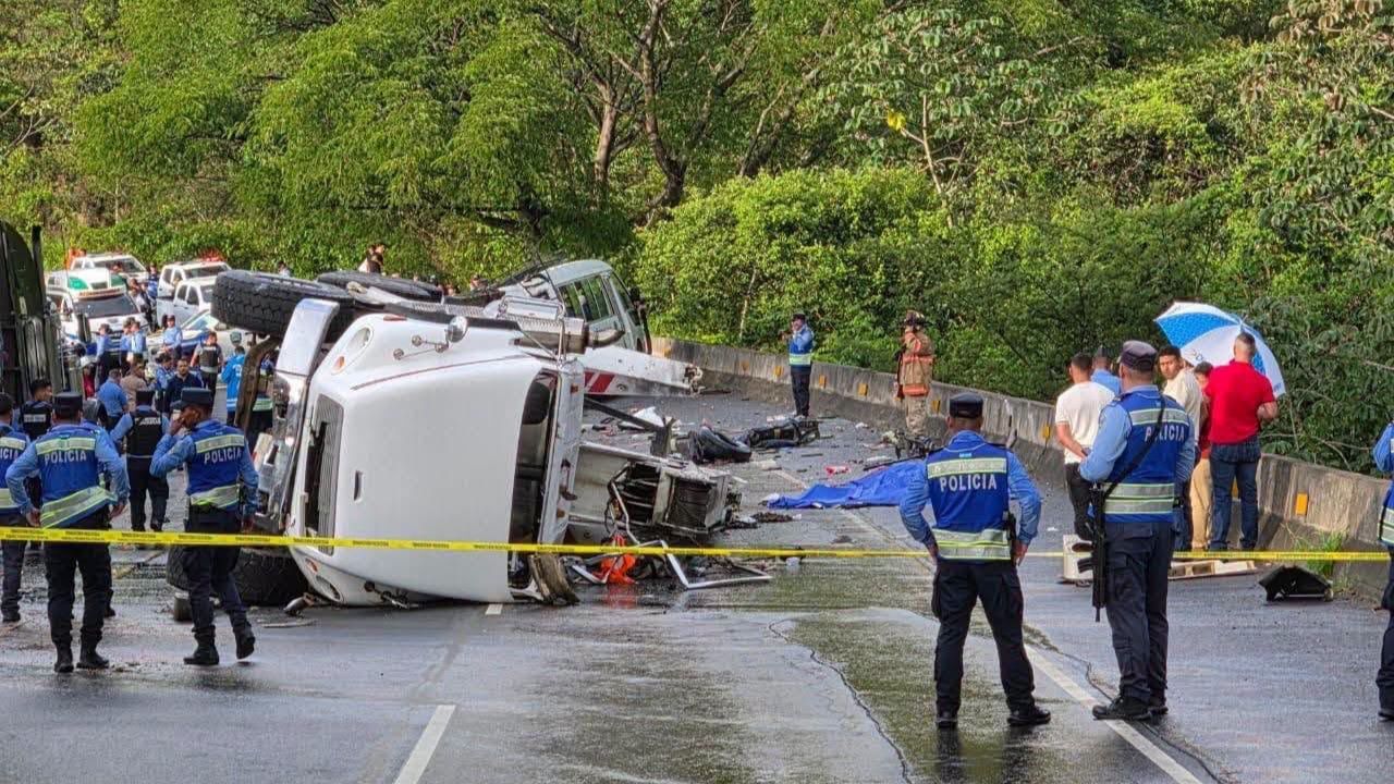 Revelan cómo se encuentran los policías heridos tras fuerte accidente en la CA-5 Imagen principal de Revelan cómo se encuentran los policías heridos tras fuerte accidente en la CA-5