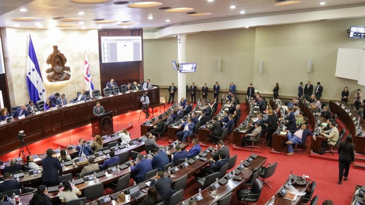 Reforma eléctrica en Honduras: diputados, convocados a sesión este martes Imagen principal de Reforma eléctrica en Honduras: diputados, convocados a sesión este martes