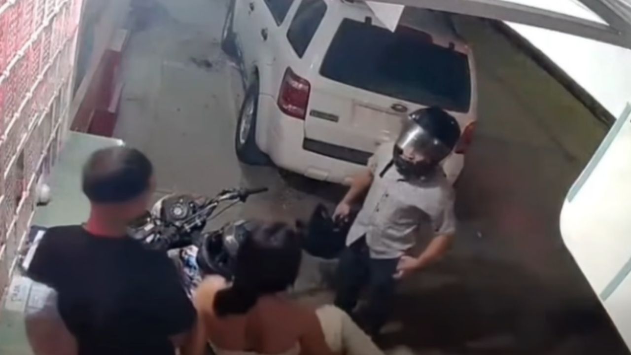 VIDEO: 'Sígala', así fue el robo armado de moto a pareja en colonia en Tegucigalpa Imagen principal de VIDEO: 'Sígala', así fue el robo armado de moto a pareja en colonia en Tegucigalpa