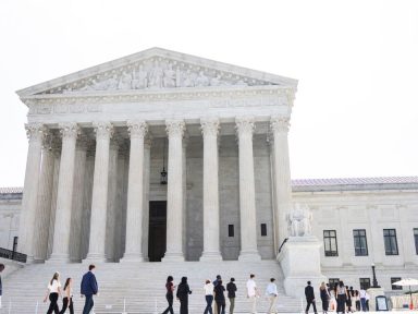 Imagen de Corte declara ilegal la orden de Trump que limita la ciudadanía por nacimiento