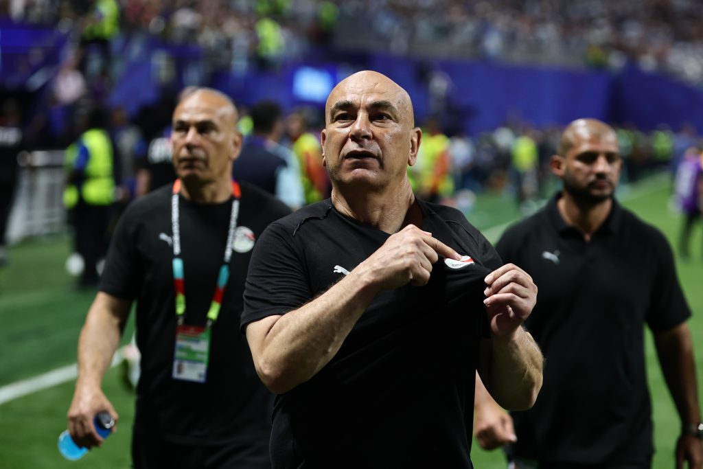 ATLANTA (United States), 07/07/2026.- Egypt's head coach Hossam Hassan gestures during the FIFA World Cup 2026 Round of 16 match Argentina against Egypt, in Atlanta, USA, 07 July 2026. (Egipto) EFE/EPA/RONALD WITTEK
