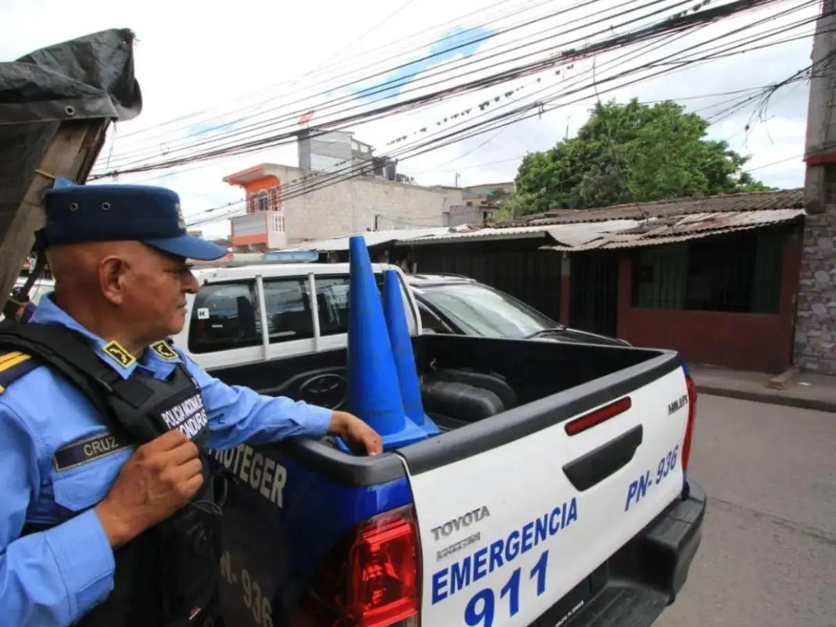 La Policía llegó hasta el lugar del hallazgo para hacer las investigaciones del caso.