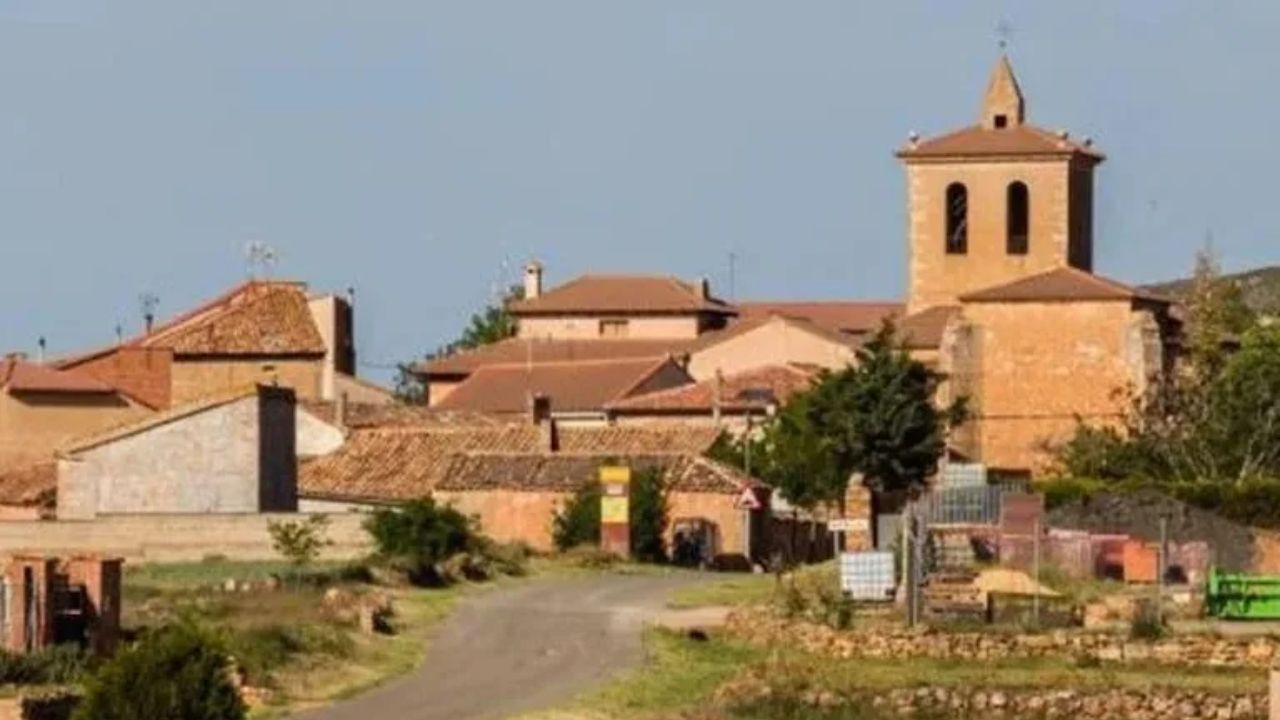Pueblo en España ofrece casa gratis y trabajo a familias: ¿Quiénes aplican y cómo? Imagen principal de Pueblo en España ofrece casa gratis y trabajo a familias: ¿Quiénes aplican y cómo?