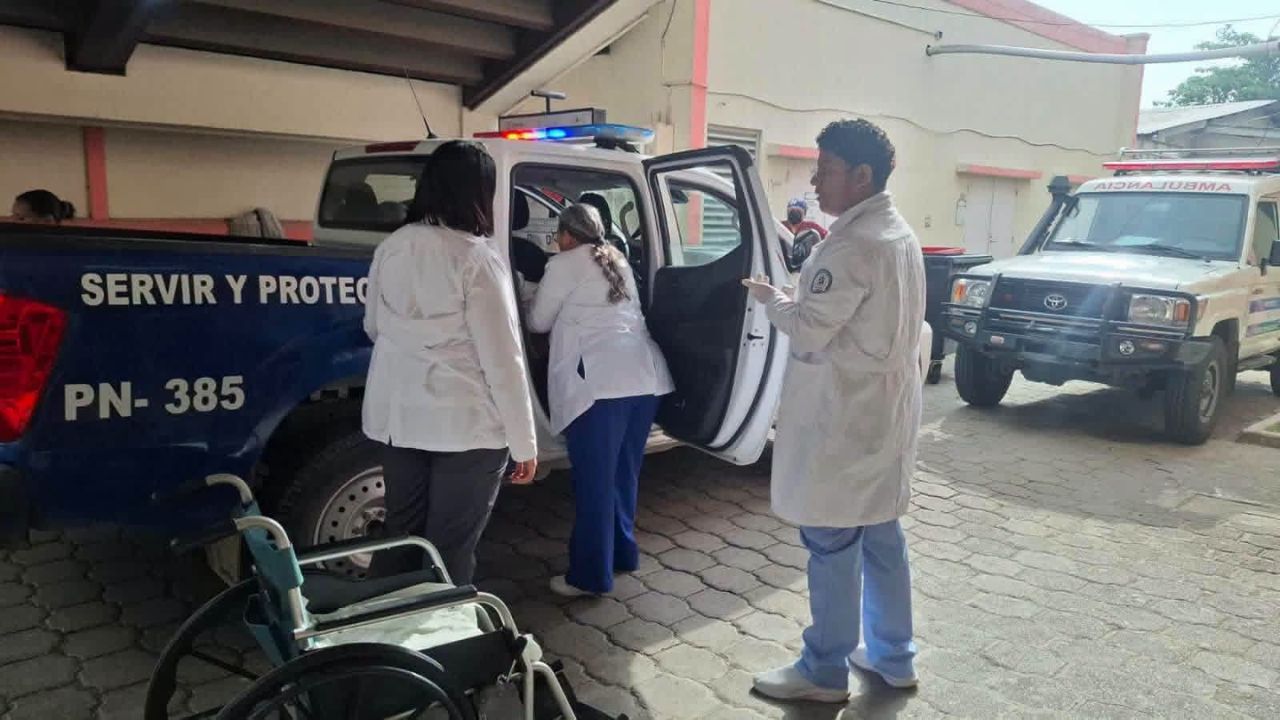 Imagen principal de Milagro a bordo: bebé nace a bordo de una patrulla policial en SPS
