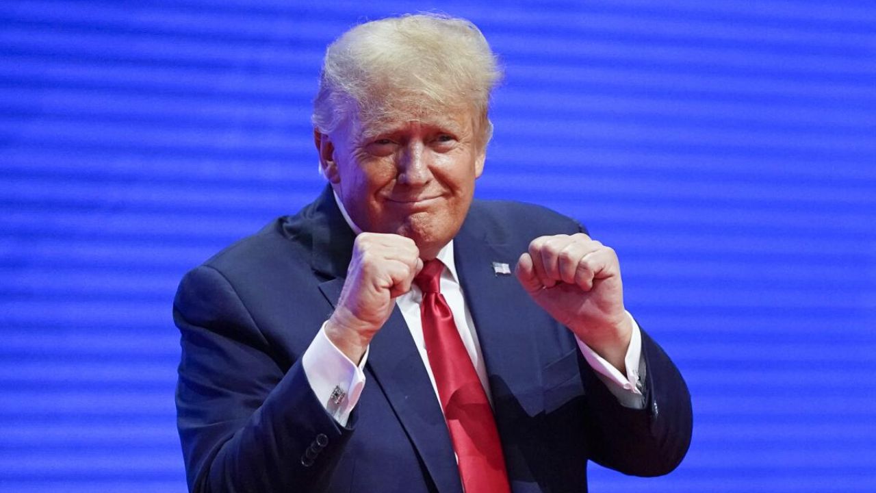 Trump bromea con postularse como presidente en 2028: ¿Es posible un tercer mandato? Imagen principal de Trump bromea con postularse como presidente en 2028: ¿Es posible un tercer mandato?