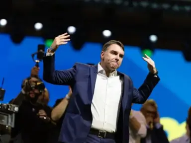 Imagen de Flávio Bolsonaro será el rival de Lula en las elecciones de Brasil