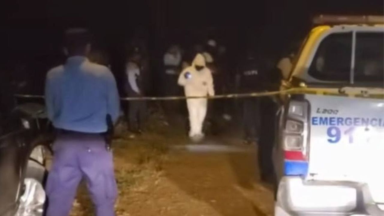 Misterio en La Ceiba: dos jóvenes aparecen atados en una calle solitaria y oscura Imagen principal de Misterio en La Ceiba: dos jóvenes aparecen atados en una calle solitaria y oscura