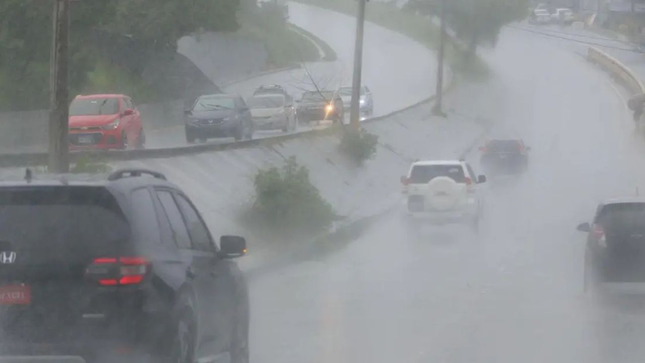 Onda tropical y vaguada provocarán lluvias este domingo: ¿De cuánto serán los acumulados? Imagen principal de Onda tropical y vaguada provocarán lluvias este domingo: ¿De cuánto serán los acumulados?