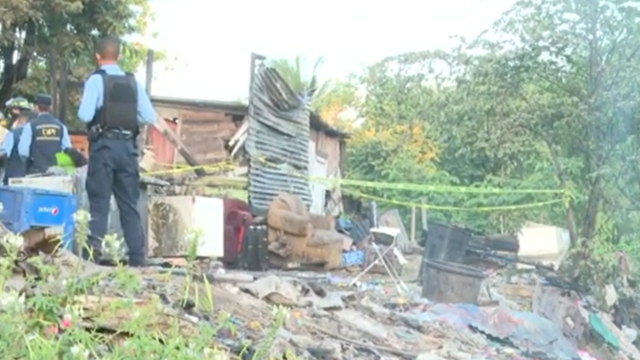 Tragedia en San Pedro Sula: joven y cinco menores mueren carbonizados en voraz incendio Imagen principal de Tragedia en San Pedro Sula: joven y cinco menores mueren carbonizados en voraz incendio