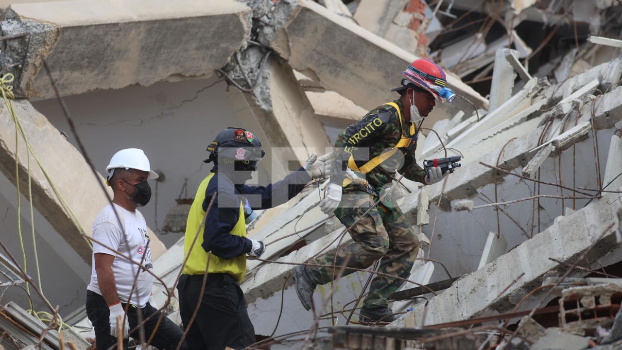 Se eleva a 2.595 los muertos y a 12.400 los heridos tras terremoto en Venezuela Imagen principal de Se eleva a 2.595 los muertos y a 12.400 los heridos tras terremoto en Venezuela